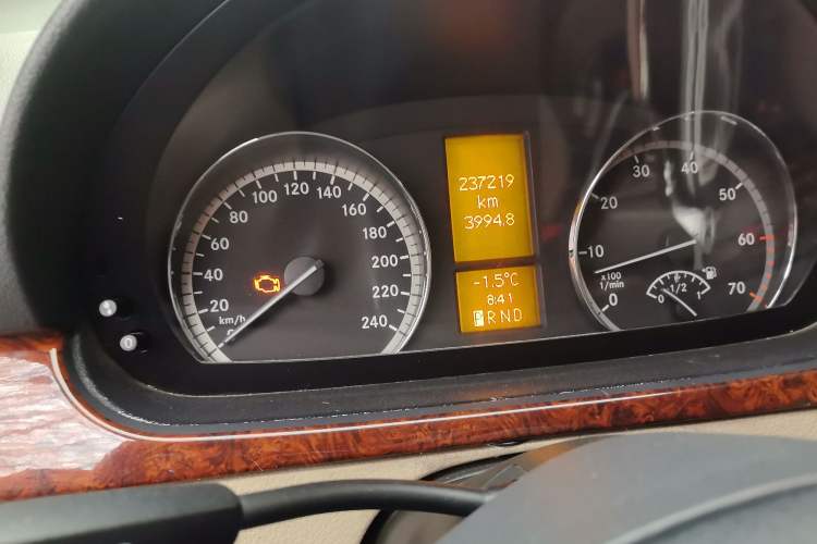 Used Mercedes-Benz Viano 2011 2.5L Navigator Edition Instrument Cluster