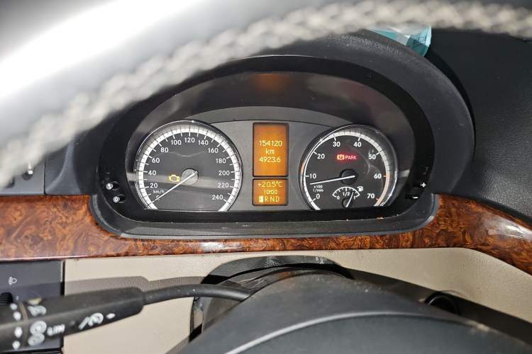 Used Mercedes-Benz Viano 2011 2.5L Prestige Edition Instrument Cluster