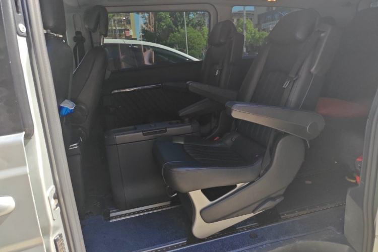 Used Mercedes-Benz Viano 2011 3.5L 125th Anniversary Edition 7 Seats Left Rear Seat