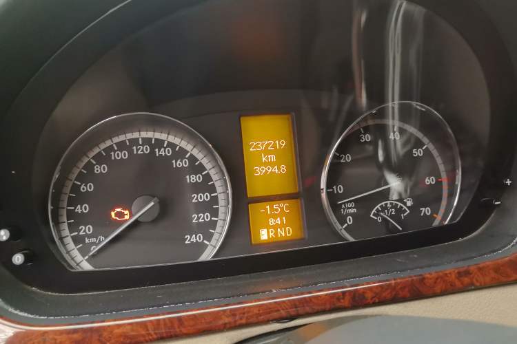 Used Mercedes-Benz Viano 2011 2.5L Navigator Edition Odometer Close Up