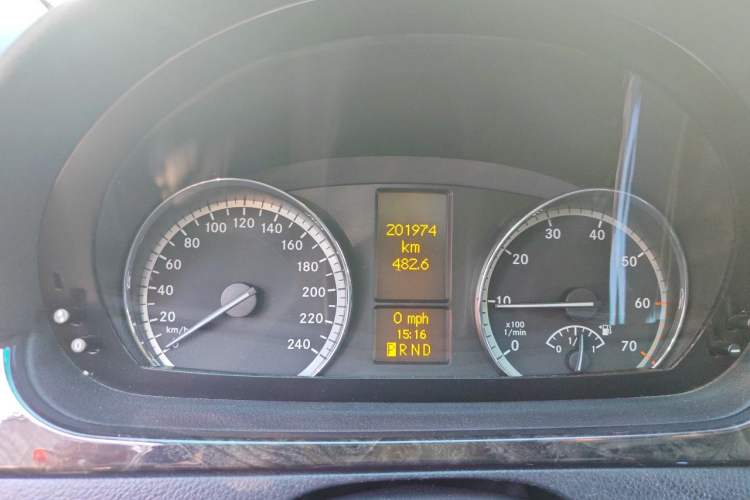 Used Mercedes-Benz Viano 2011 3.5L 125th Anniversary Edition 7 Seats Odometer Close Up