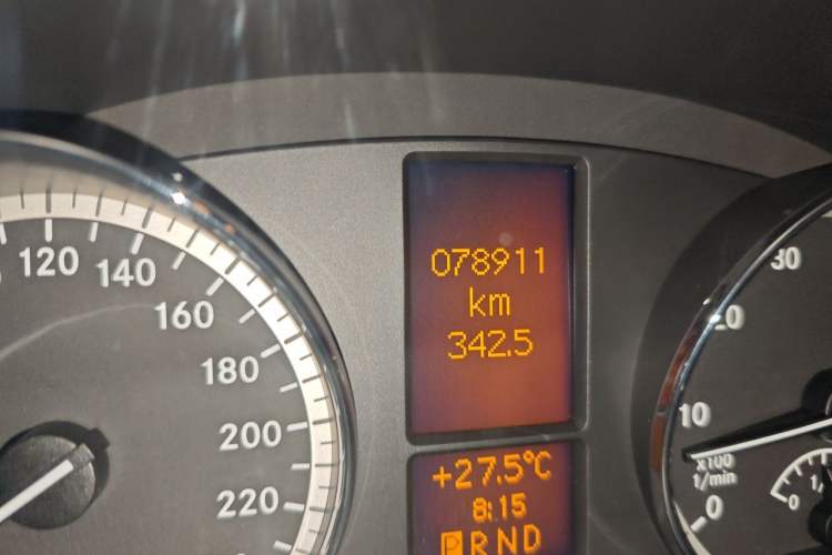 Used Mercedes-Benz Viano 2011 2.5L Limited Edition Odometer Close Up