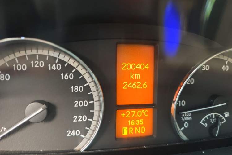 Used Mercedes-Benz Viano 2011 2.5L Navigator Edition Odometer Close Up