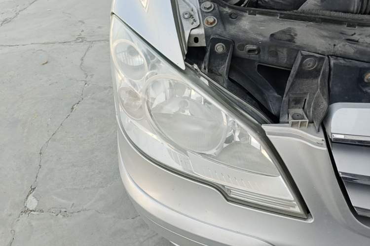 Used Mercedes-Benz Viano 2011 2.5L Navigator Edition Right Front Headlight
