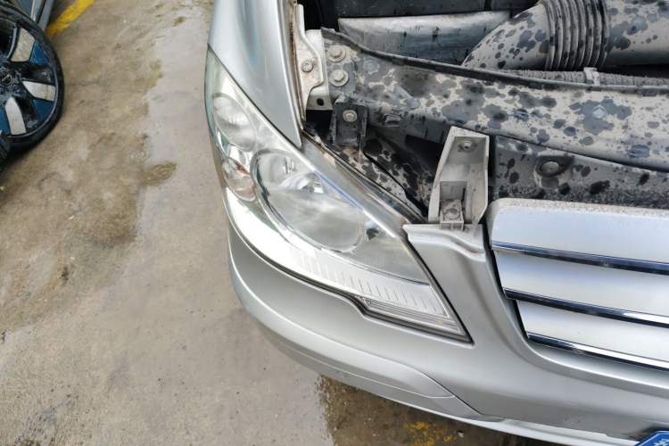 Used Mercedes-Benz Viano 2011 2.5L Navigator Edition Right Front Headlight
