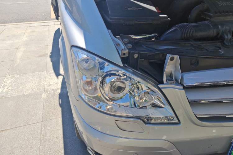 Used Mercedes-Benz Viano 2011 3.5L 125th Anniversary Edition 7 Seats Right Front Headlight
