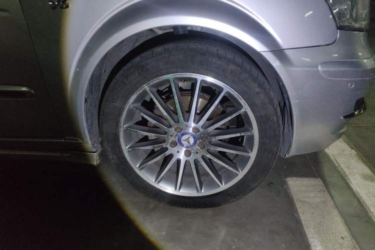 Used Mercedes-Benz Viano 2011 3.5L 125th Anniversary Edition 7 Seats Right Front Wheel Hub