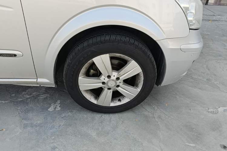 Used Mercedes-Benz Viano 2011 2.5L Navigator Edition Right Front Wheel Hub