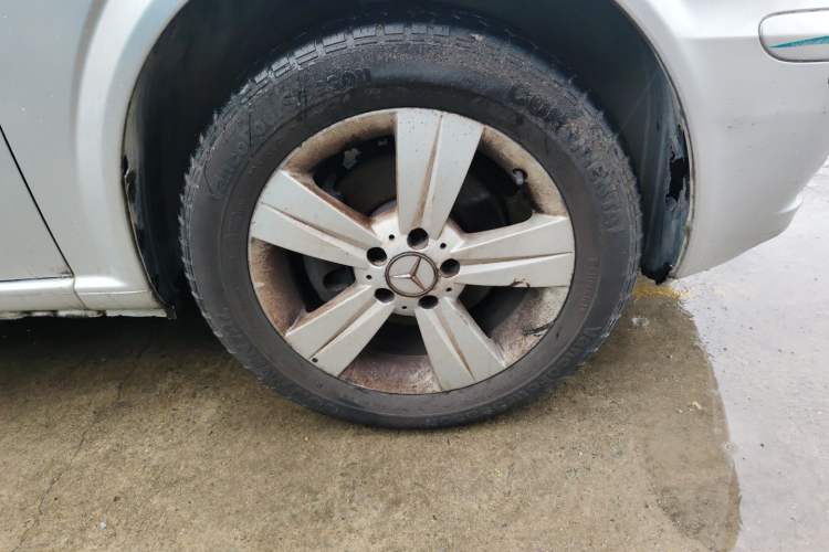 Used Mercedes-Benz Viano 2011 2.5L Navigator Edition Right Front Wheel Hub