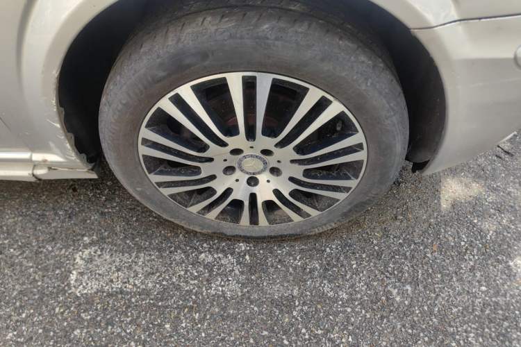 Used Mercedes-Benz Viano 2011 2.5L Prestige Edition Right Front Wheel Hub