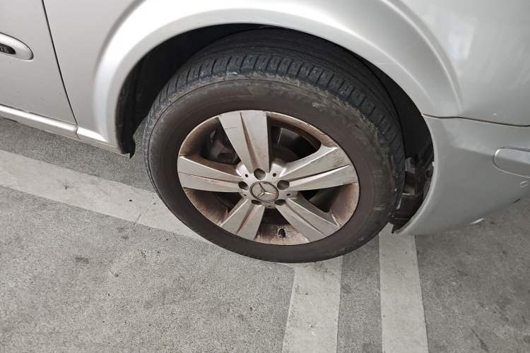 Used Mercedes-Benz Viano 2011 2.5L Prestige Edition Right Front Wheel Hub