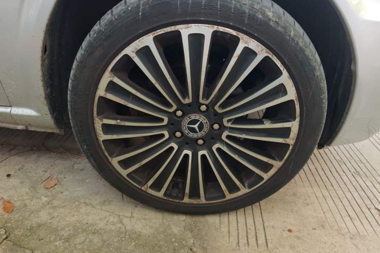 Used Mercedes-Benz Viano 2011 2.5L Navigator Edition Right Front Wheel Hub