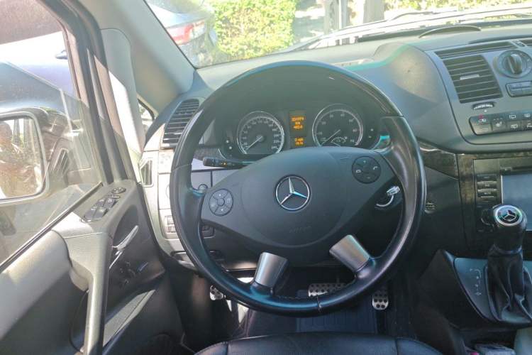 Used Mercedes-Benz Viano 2011 3.5L 125th Anniversary Edition 7 Seats Steering Wheel