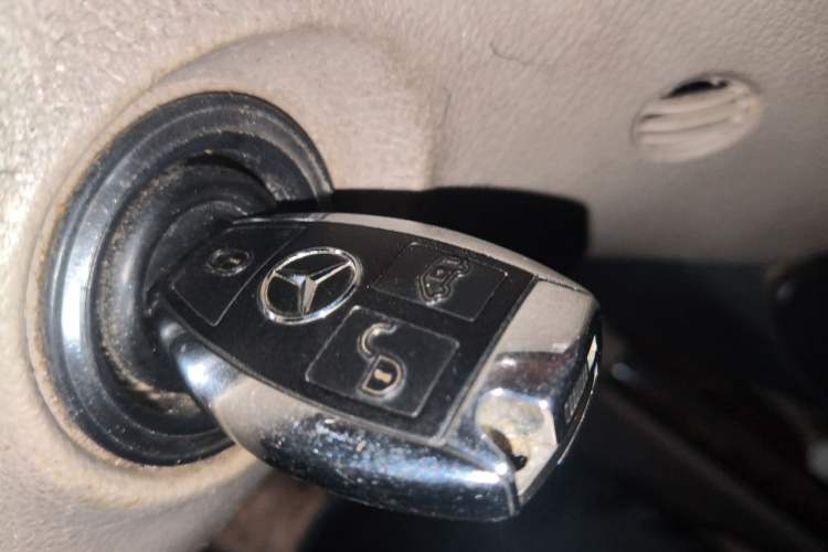Used Mercedes-Benz Viano 2011 2.5L Navigator Edition Vehicle Key