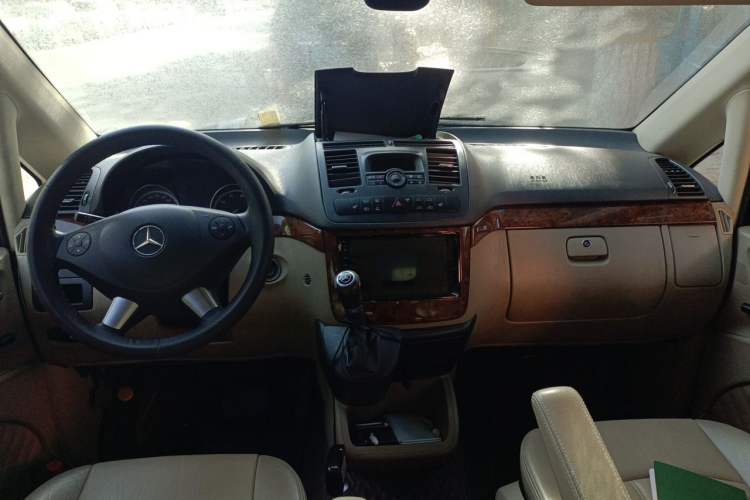 Used Mercedes-Benz Viano 2012 2.5L Prestige Edition Center Console