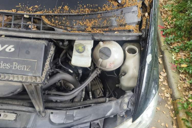 Used Mercedes-Benz Viano 2012 2.5L Comfort Edition Engine Bay Left