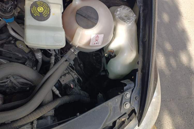 Used Mercedes-Benz Viano 2012 2.5L Prestige Edition Engine Bay Left