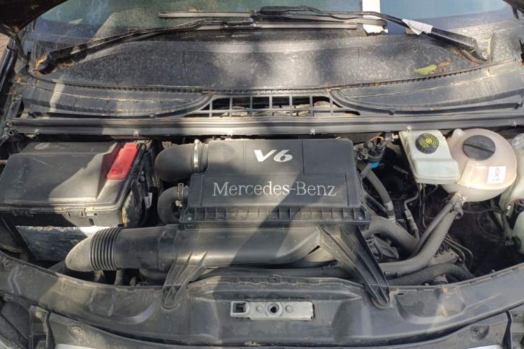 Used Mercedes-Benz Viano 2012 2.5L Prestige Edition Engine Bay