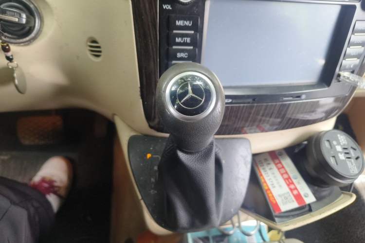 Used Mercedes-Benz Viano 2012 2.5L Comfort Edition Gear Lever