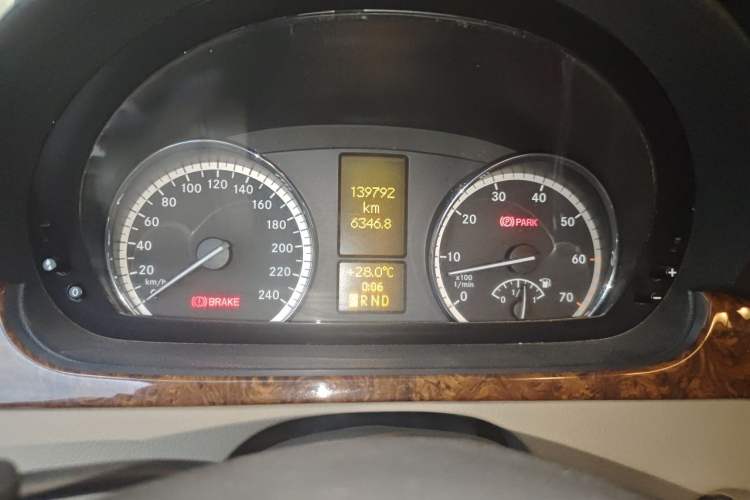 Used Mercedes-Benz Viano 2012 2.5L Navigator Edition Odometer Close Up