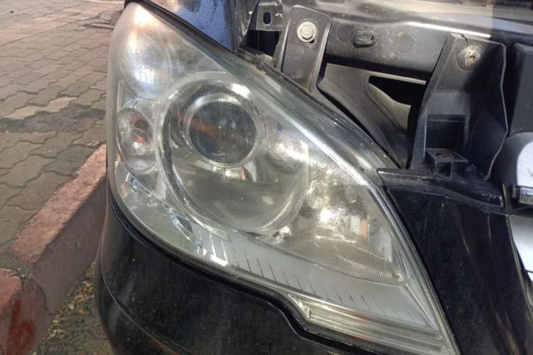 Used Mercedes-Benz Viano 2012 2.5L Prestige Edition Right Front Headlight