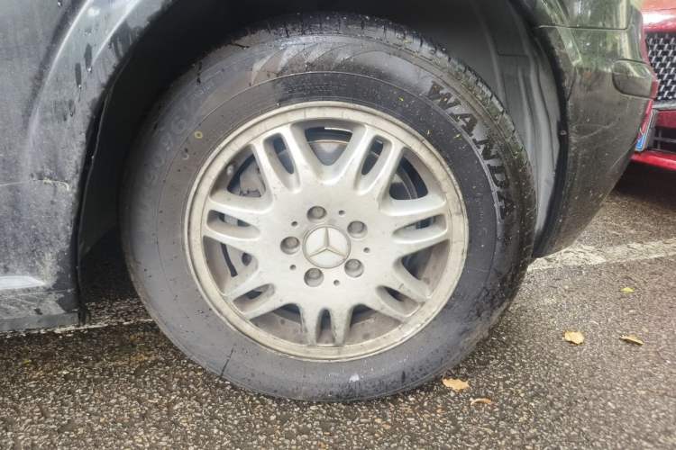 Used Mercedes-Benz Viano 2012 2.5L Comfort Edition Right Front Wheel Hub