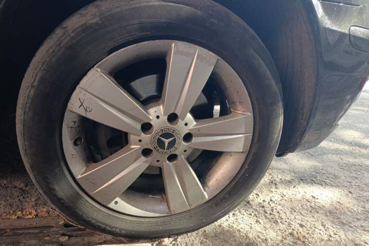 Used Mercedes-Benz Viano 2012 2.5L Prestige Edition Right Front Wheel Hub