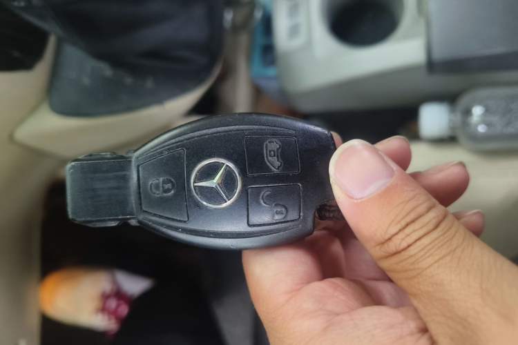 Used Mercedes-Benz Viano 2012 2.5L Comfort Edition Vehicle Key