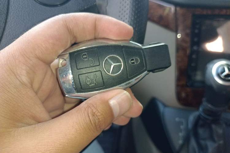 Used Mercedes-Benz Viano 2012 2.5L Prestige Edition Vehicle Key