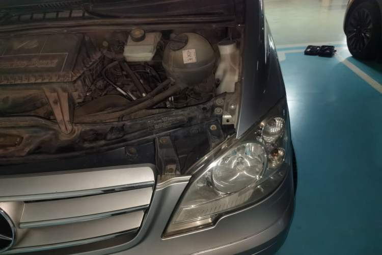 Used Mercedes-Benz Viano 2012 2.5L Comfort Edition Engine Bay Left