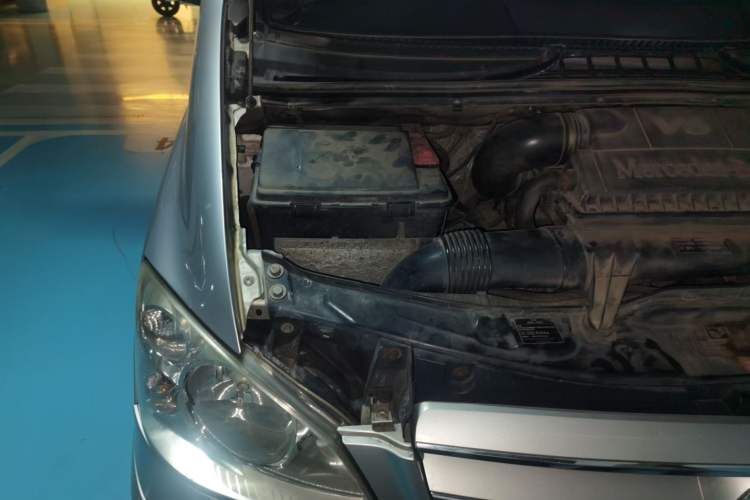 Used Mercedes-Benz Viano 2012 2.5L Comfort Edition Engine Bay Right