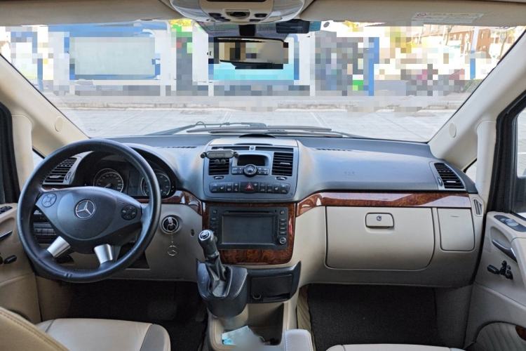 Used Mercedes-Benz Viano 2012 2.5L Hospitality Edition Interior 2