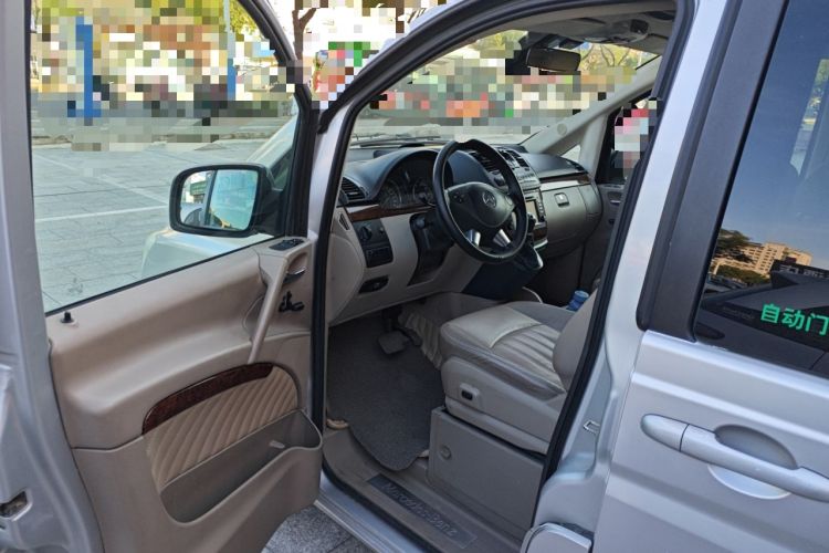 Used Mercedes-Benz Viano 2012 2.5L Hospitality Edition Interior 3