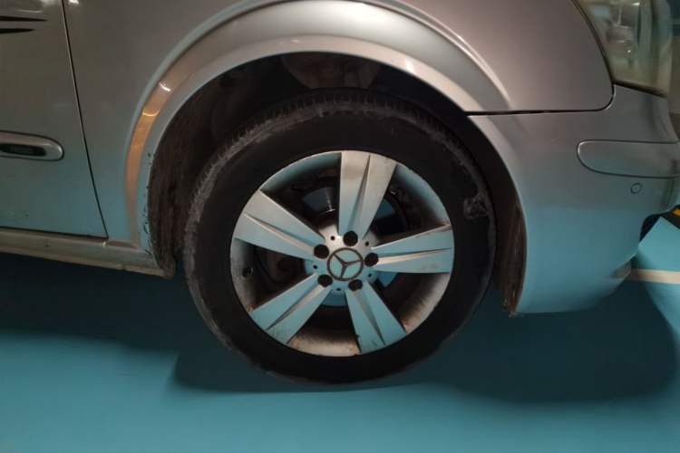 Used Mercedes-Benz Viano 2012 2.5L Comfort Edition Right Front Wheel Hub