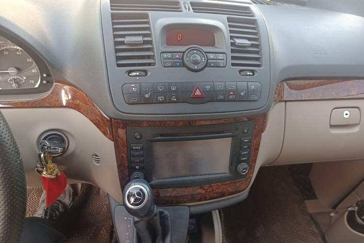 Used Mercedes-Benz Viano 2013 3.5L Haoci version Audio And AC Panel
