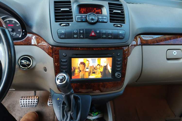 Used Mercedes-Benz Viano 2013 3.0L Navigator Edition Audio And AC Panel
