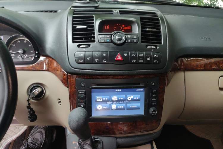 Used Mercedes-Benz Viano 2013 3.0L Navigator Edition Audio And AC Panel