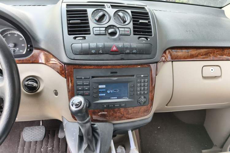 Used Mercedes-Benz Viano 2013 3.0L Comfort Edition Audio And AC Panel