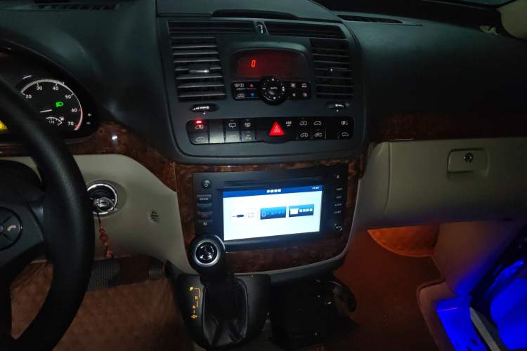 Used Mercedes-Benz Viano 2013 3.0L Navigator Edition Audio And AC Panel