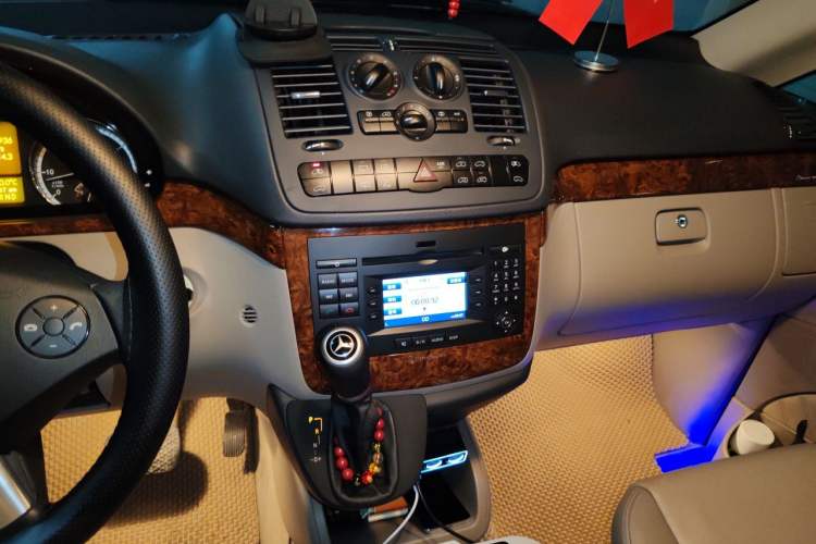 Used Mercedes-Benz Viano 2013 3.0L Comfort Edition Audio And AC Panel