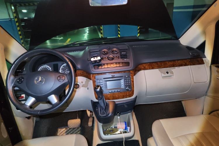 Used Mercedes-Benz Viano 2013 3.0L Comfort Edition Center Console