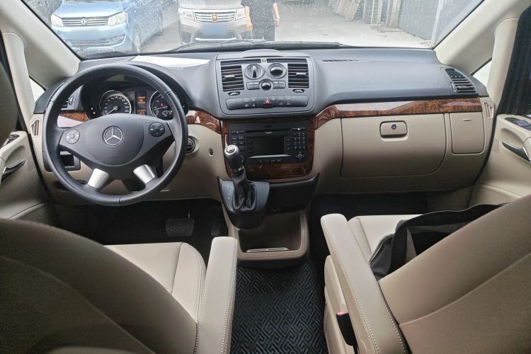 Used Mercedes-Benz Viano 2013 3.0L Comfort Edition Center Console