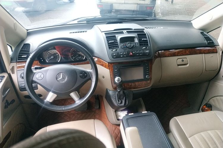 Used Mercedes-Benz Viano 2013 3.0L Navigator Edition Center Console