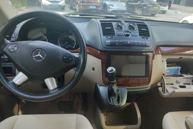 Used Mercedes-Benz Viano 2013 3.0L Comfort Edition Center Console