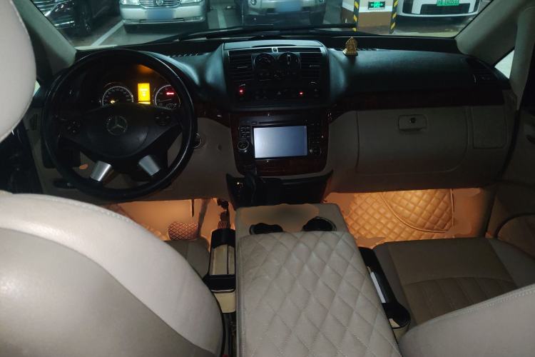 Used Mercedes-Benz Viano 2013 3.0L Comfort Edition Center Console