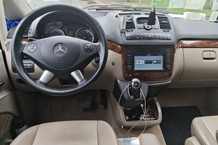 Used Mercedes-Benz Viano 2013 3.0L Navigator Edition Center Console