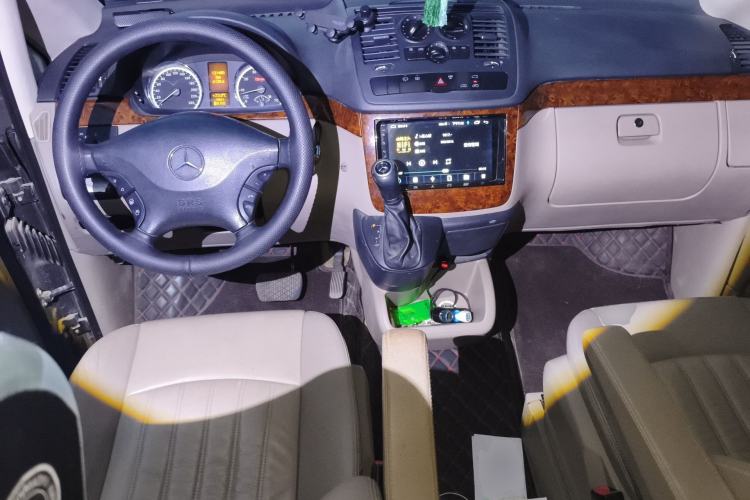 Used Mercedes-Benz Viano 2013 3.0L Comfort Edition Center Console
