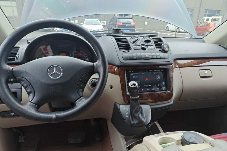Used Mercedes-Benz Viano 2013 3.0L Comfort Edition Center Console
