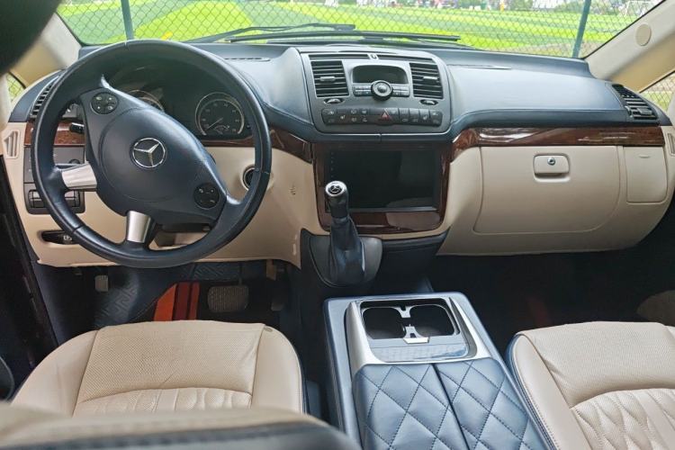 Used Mercedes-Benz Viano 2013 3.0L Navigator Edition Center Console
