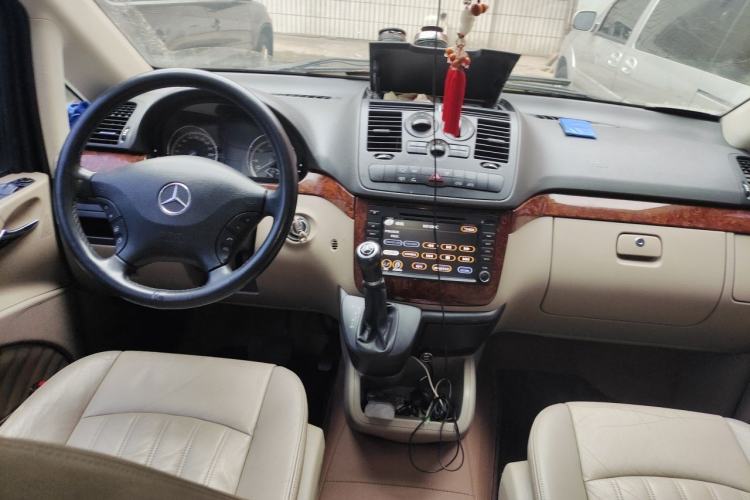 Used Mercedes-Benz Viano 2013 3.0L Comfort Edition Center Console